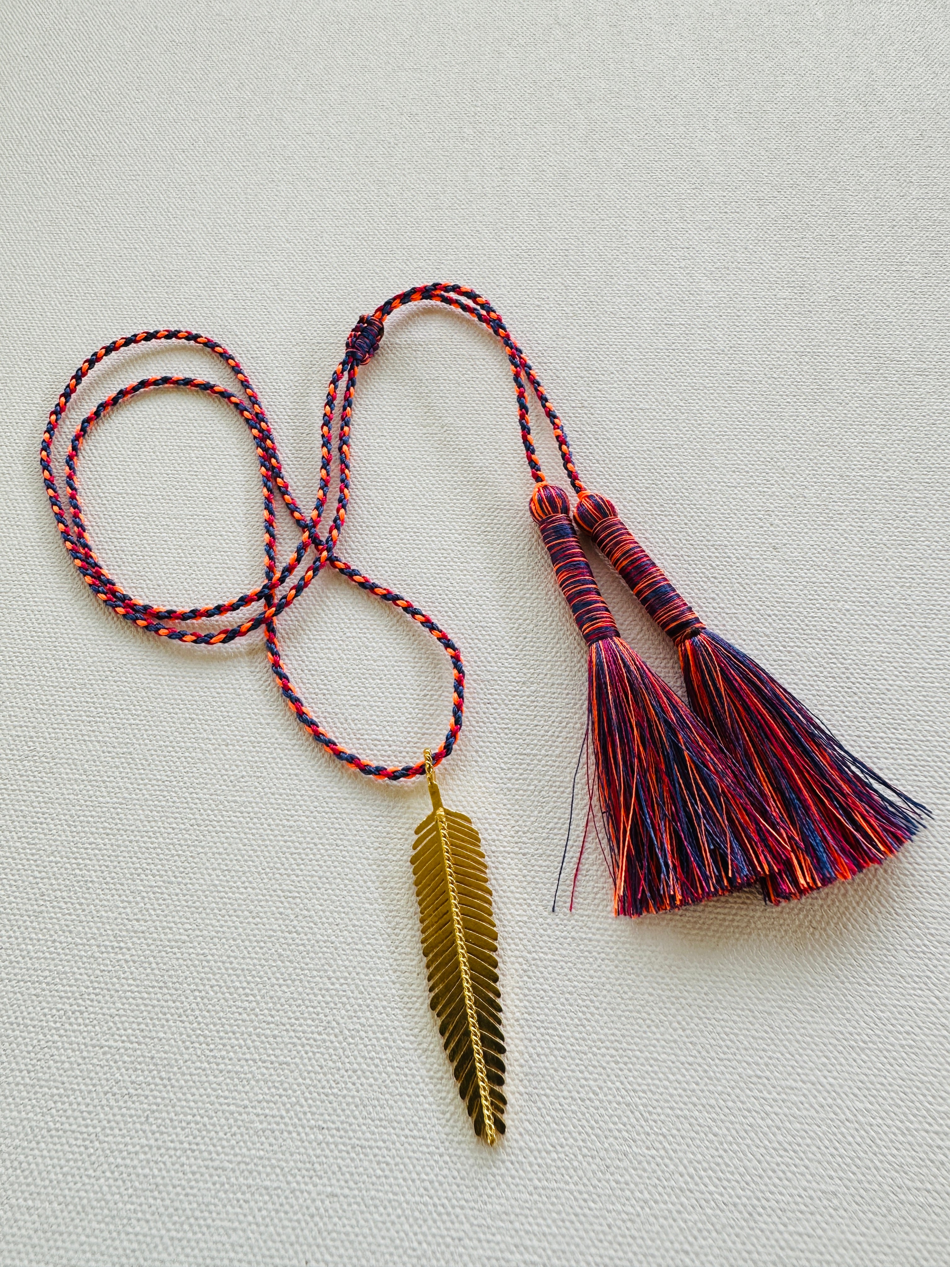 PLUMAS AL SOL