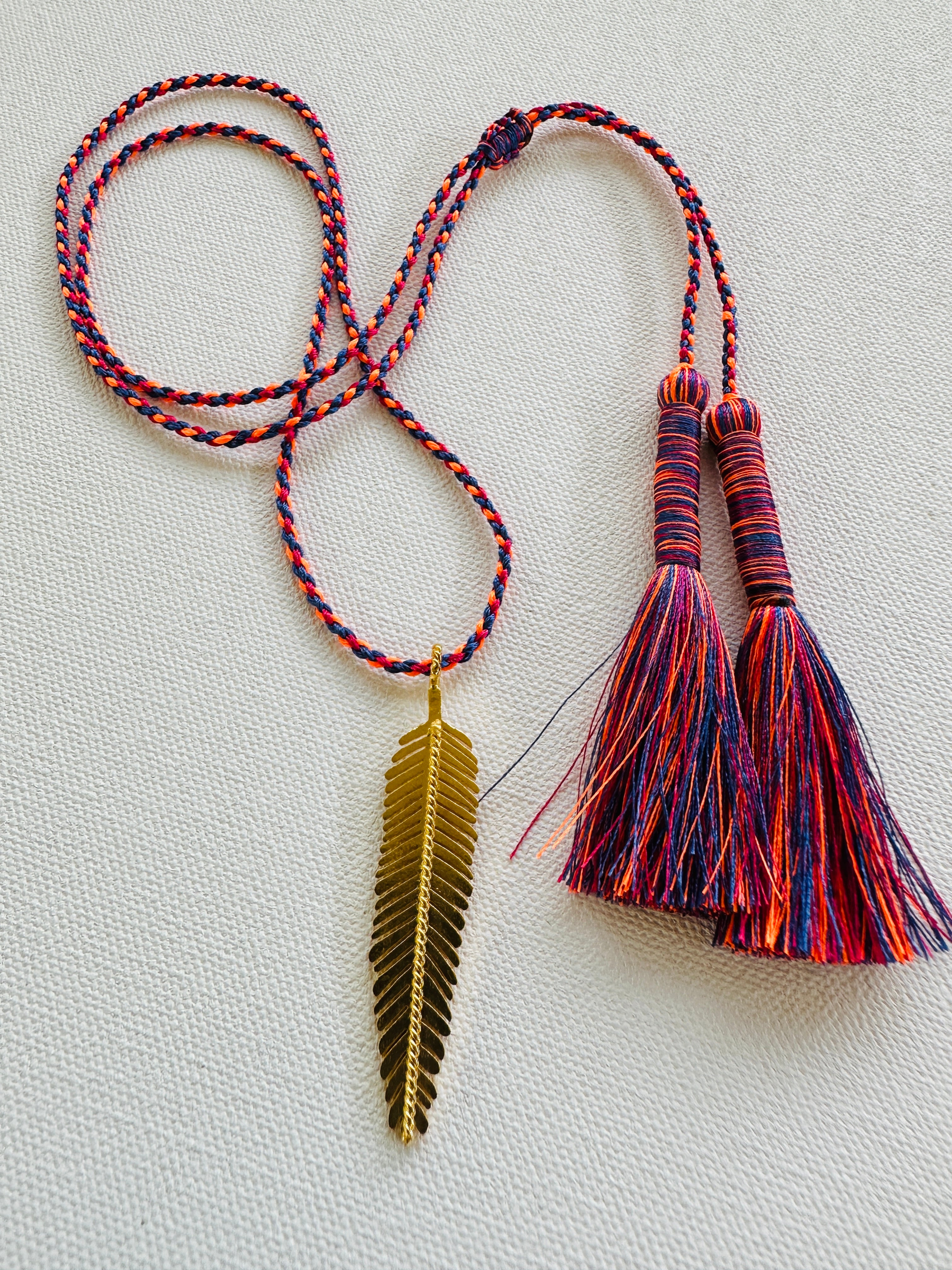 PLUMAS AL SOL